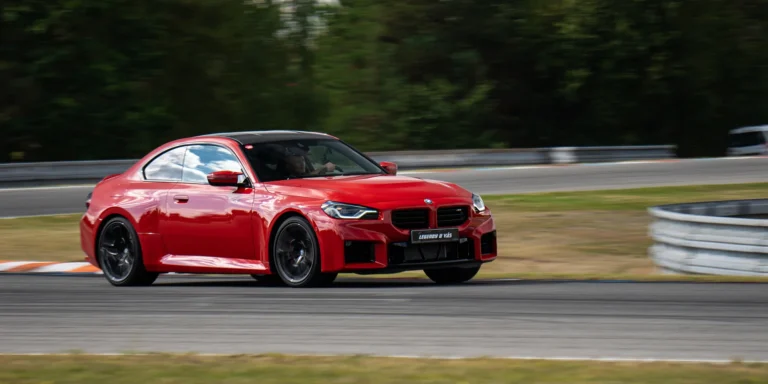 Adrenalin za volantem BMW M2 G87 na čtyřech závodních okruzích