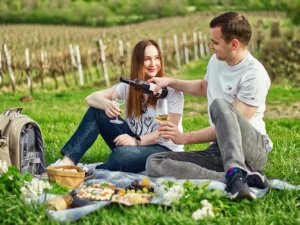 Piknik ve vinici pro 2 osoby: piknikový set s vínem, frizzante i občerstvením