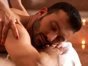 Smyslná a harmonizující relaxace pro muže: tantrická masáž pro 1 osobu na 60 minut