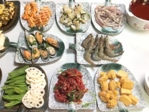 Hot pot all you can eat: výběr z polévek a velkého množství ingrediencí, 1-2 osoby