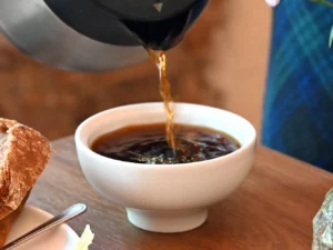 Zahřejte se v Corner Stories: káva, matcha a další teplé nápoje dle výběru pro 2 až 4 osoby
