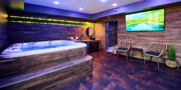 3chodové menu s wellness na 1,5 či 2 hod. a láhev vína pro 2 osoby
