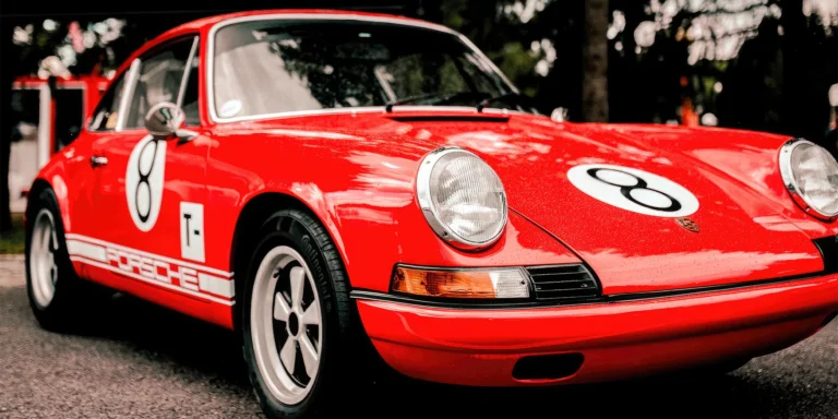 Jízda na závodním okruhu ve veteránu Porsche: 1 až 4 kola v Brně, Třinci, Mostě či na Slovensku
