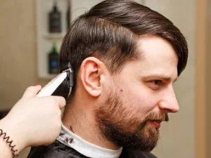 Profesionální pánský střih se závěrečným stylingem