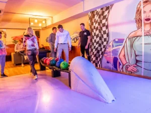 1–3 hodiny bowlingu až pro 6 hráčů nebo bowling a drinky pro 4 hráče