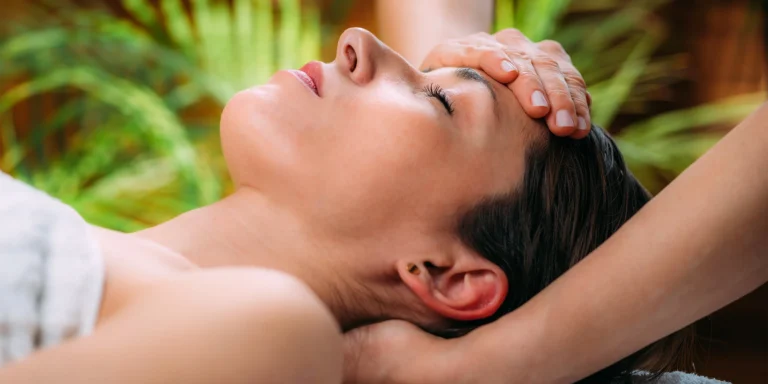 Masáž hlavy, šíje, zad, nohou i těla a kraniosakrální terapie: 20 až 60 min. relaxu