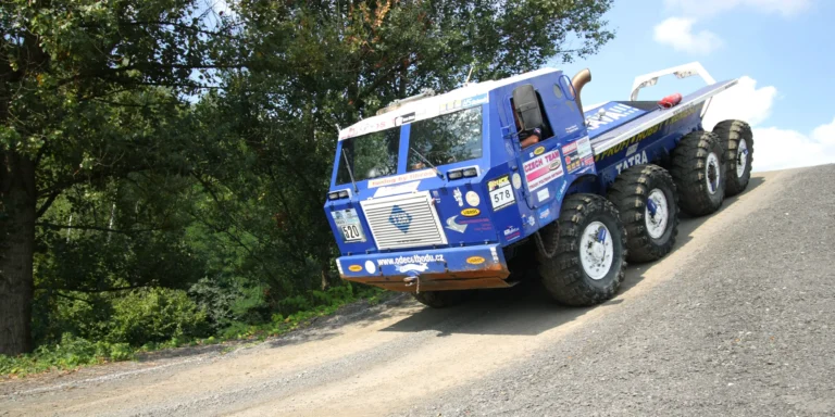 15–60 minut drtivé jízdy v kabině giganta Tatra 813 8×8 Truck Trial