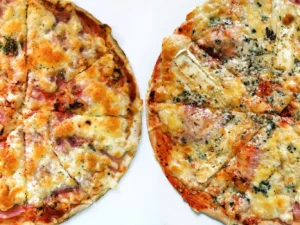 Pizza o průměru 32 cm dle výběru z 21 druhů a rozvoz po Opavě