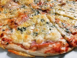 1 nebo 2 velké pizzy o průměru 45 cm, výběr z 21 druhů a rozvoz po Opavě