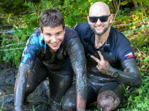 Běžecký překážkový závod Lutic run: startovné a medaile v cíli