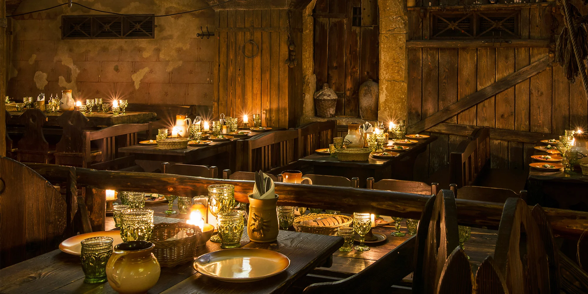 V týdnu i o víkendu na historickou show: bohaté tříchodové menu a neomezené nápoje