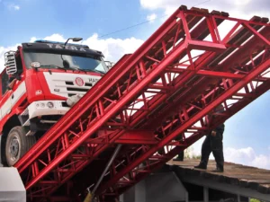 120min. jízda terénem a po houpačce v kabině 4 speciálů Tatra