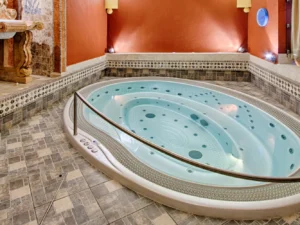 Relax v 5* hotelu na Malé Straně pro dva: privátní lázně a tříchodové menu s vínem