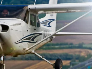 60min. komentovaná prohlídka hangáru v Roudnici či Plzni pro jednoho i dva nadšené aviatiky