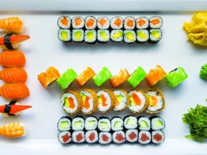 Sushi sety s 32 až 53 ks: krab, krevety, tuňák, okurka, avokádo i losos