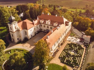 Čokoládová prohlídka zámku Loučeň a vstup do labyrintária pro děti i dospělé
