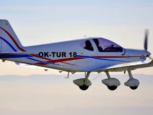 Pilotování na zkoušku: 15–60 min. v letounu Alto 912 TG s dohledem instruktora