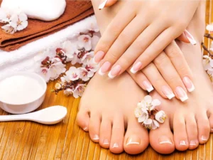 Péče o nohy pro ženy i muže: mokrá nebo spa pedikúra i možnost gel laku