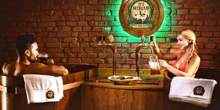 Pivní lázeň s neomezeným popíjením piva Krušovice, prohlídka parku Boheminium