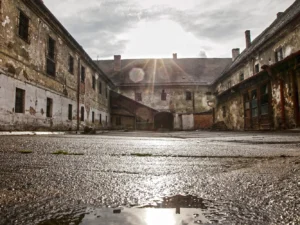 Exkurze na Cejlu: Prohlédněte si bývalou věznici gestapa a komunistů