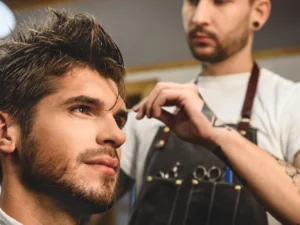 Balíček péče v barber shopu i permanentka: střih vlasů, úprava obočí i vousů