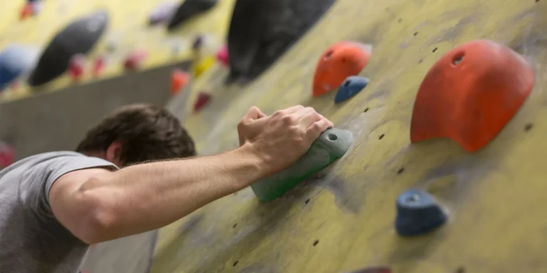 Vzhůru k výškám: vstup na lezeckou stěnu pro 2 osoby včetně vybavení