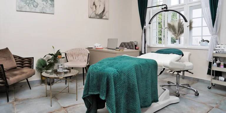 Základní kosmetické ošetření, Kobido masáž i kombinace obojího: 60–⁠⁠⁠⁠⁠⁠70 min.