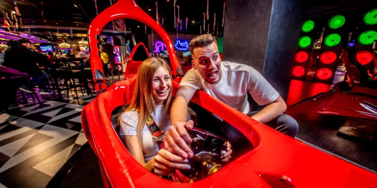 Realistický simulátor formule v LEVELS Prague: 15 nebo 30 min. pro 1 či 2 osoby