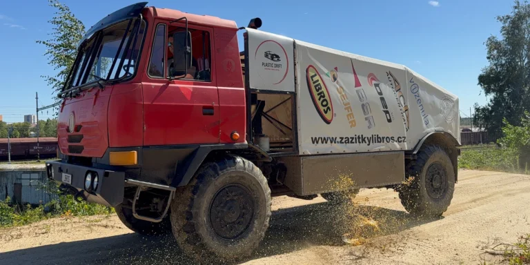15–60 minut adrenalinové jízdy s dakarským speciálem Tatra 815 4×4
