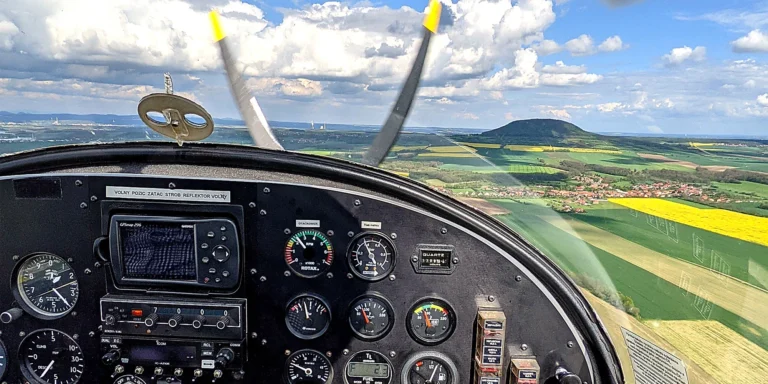 Zážitkový let nad Českým středohořím v letadle Eurostar či Skylane: 20-60 min.