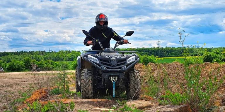 Offroad zážitek na čtyřkolkách pro děti i dospělé na 60 min.