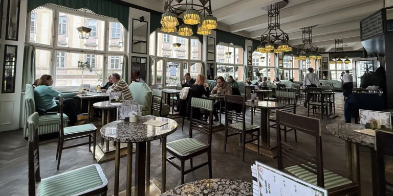 Procházka kubistickou Prahou s audioprůvodcem: centrum i blízké okolí