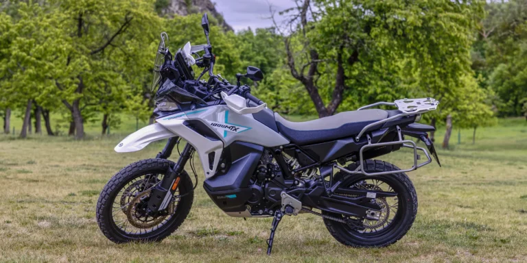 Fantazie pro milovníky moto sportu: pronájem motorky CFMOTO 1000MT-X na den, víkend i týden