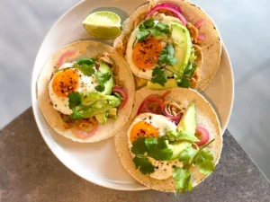 Víkendový brunch i vč. nápoje: taco s trhaným masem, croque madame i vejce Benedikt