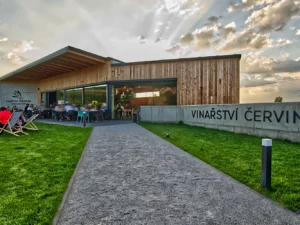 Kredit na degustaci vína a občerstvení ve Vinařství Červinka
