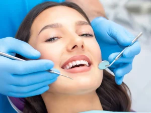 Úsměv jako vizitka: kompletní dentální hygiena i profesionální bělení zubů ve smíchovské ordinaci
