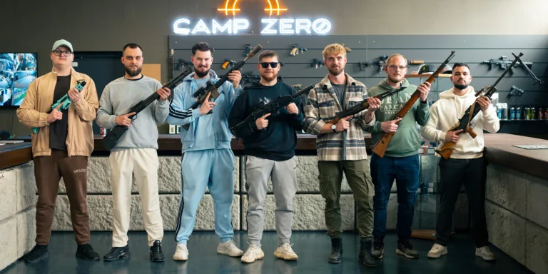 Nabité střelecké balíčky pro 1 osobu: až 8 zbraní a 69 nábojů