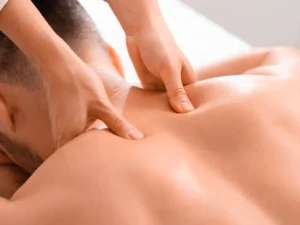 Masáž v délce 50 min. pro nové zákazníky: švédská, Bowenova, baňkování či reflexní terapie plosek