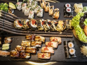 Sety 18-78 kousků sushi v srdci Liberce: maki, nigiri, sashimi i dragon roll