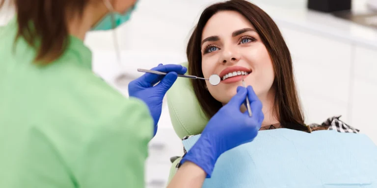 Zářivý úsměv a zdravé zuby: dentální hygiena pro dospělé včetně airflow