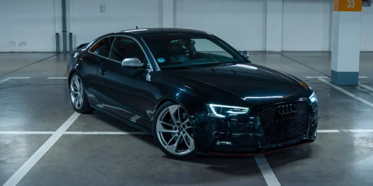 Zapůjčení Audi S5 na 3 hodiny nebo 24 hodin: jízda bez instruktora, neomezené km