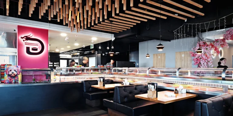 Dvě hodiny running sushi all you can eat v Řepích: grilované speciality, sushi, ovoce, dorty i polévky