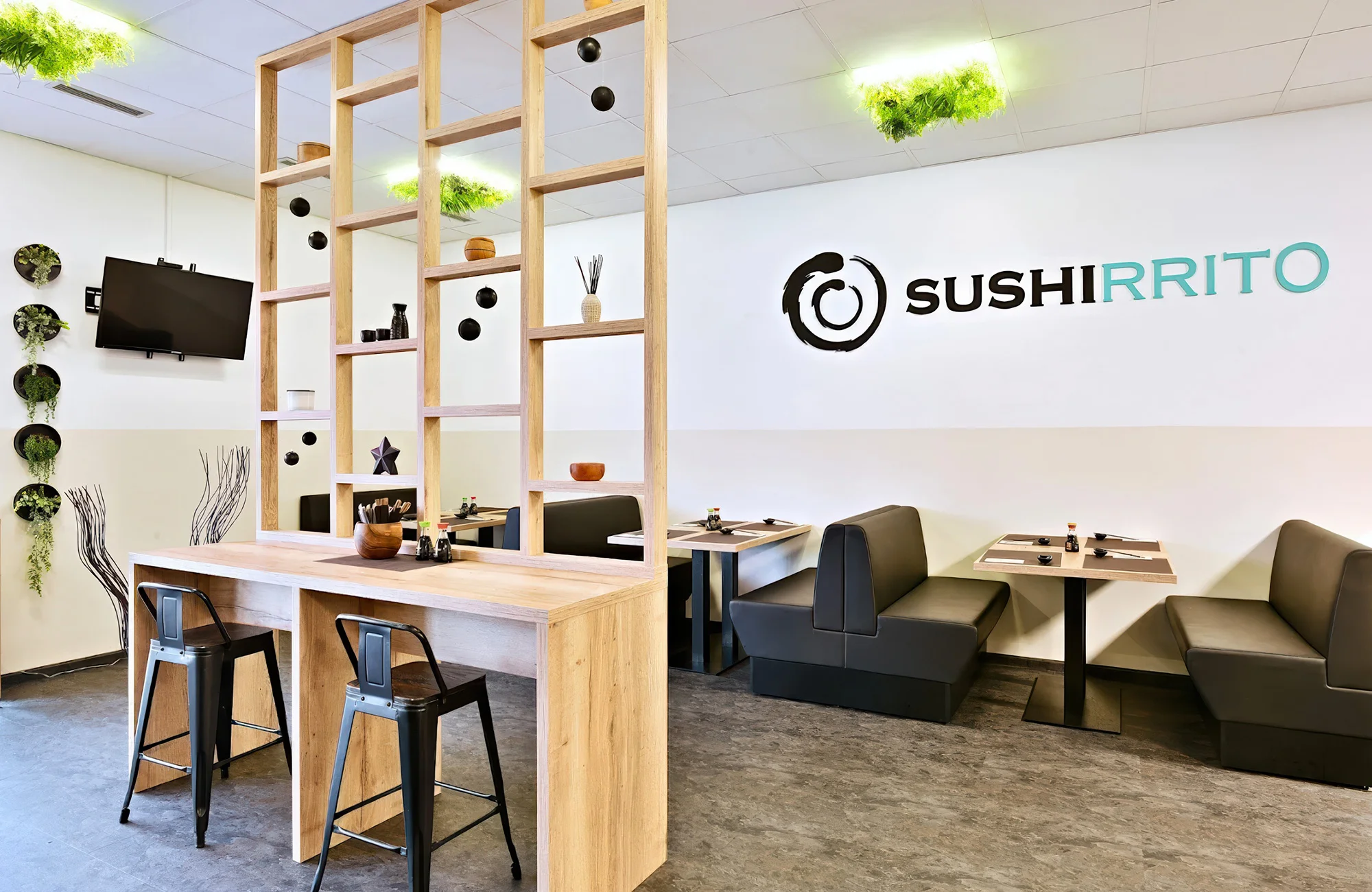 Sushi burrito s nápojem nebo pestrý set 34 kusů maki, saké a mini cheesecake pro 2 osoby - Obrázek 3