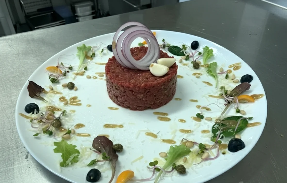 400 g tataráčku z mladého býčka Aberdeen angus red a zlatavé topinky - Obrázek 3