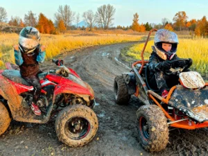 Dětské offroadové čtyřkolky a buginy: 30 minut jízdy na bezpečné ploché dráze