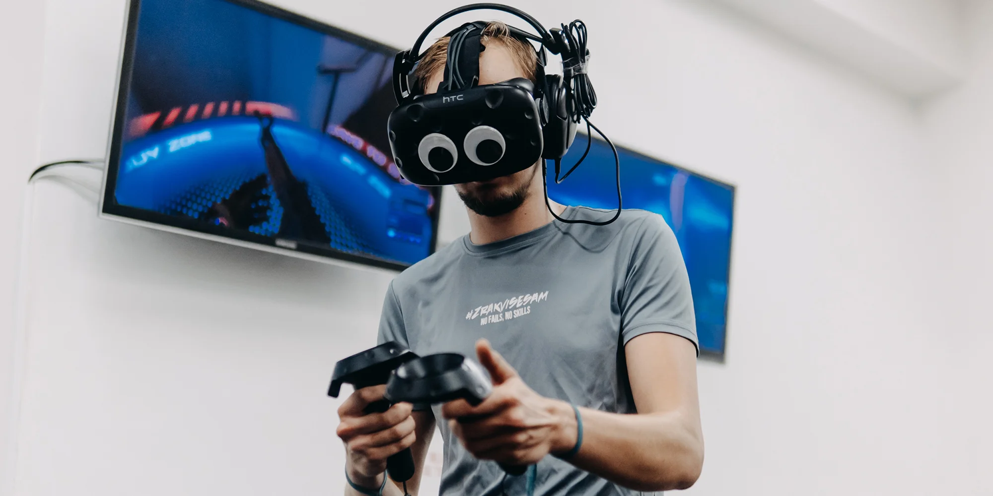 Hodina virtuální reality i se závodním simulátorem až pro 5 hráčů - Obrázek 2