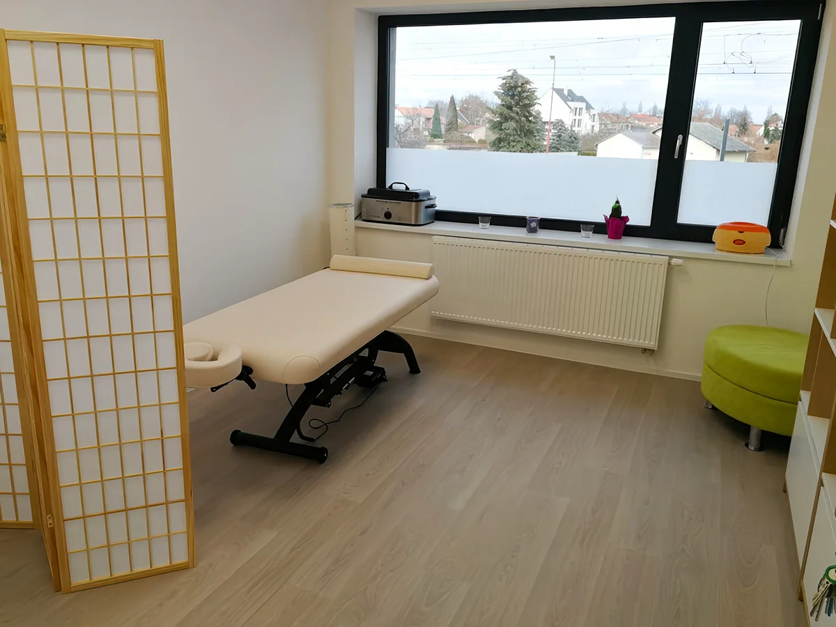 Nechte se hýčkat: 80min. masáž technikou Raindrop s 9 terapeutickými esenciálními oleji - Obrázek 3