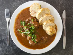 3chodové denní menu pro 1-2 osoby: polévka, hlavní jídlo, zákusek i nápoj