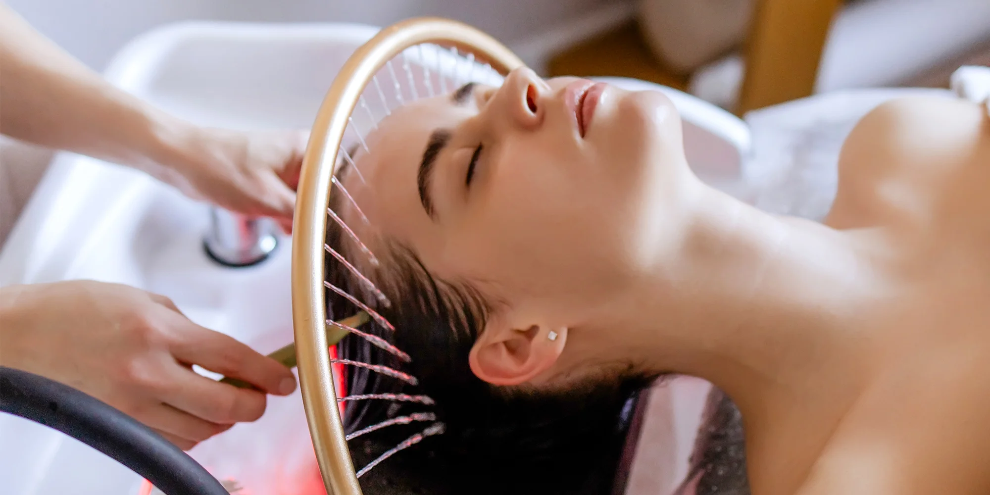 Vlasová výživa či head spa: 60 či 90 minut relaxu pro ženy i muže, vč. čištění vlasové pokožky a masáže