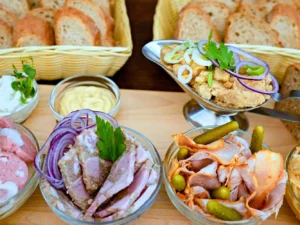 Prkno klasických českých předkrmů i s pivní degustací pro 2 osoby